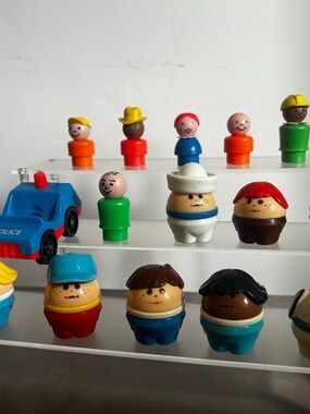 Fisher-Price Little People vintage Colorful Figures & Blue Police Car